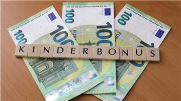 Der Kinderbonus in Höhe von 300 Euro wird mit dem Kindergeld ausgezahlt.
