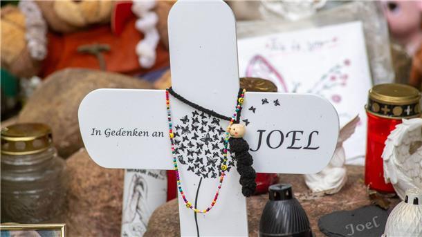 Fall Joel: 14-Jähriger wegen Totschlags angeklagt Der kleine Joel war im September mit schwersten Stichverletzungen in einem Gebüsch gefunden worden.