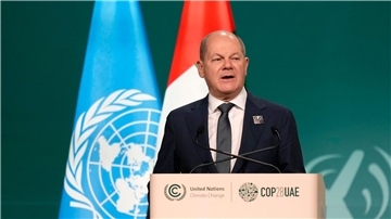 Der Klimawandel bleibe „die große, weltumspannende Herausforderung unserer Zeit“, betonte Bundeskanzler Olaf Scholz auf der Weltklimakonferenz der Vereinten Nationen (COP28).