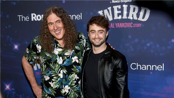 Daniel Radcliffe spielt schrägen Komiker Der Komiker und Musiker Al Yankovic (l) und Daniel Radcliffe bei der Premiere von „Weird: The Al Yankovic Story“.