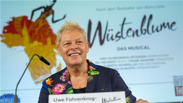 „Wüstenblume“ als Musical Der Komponist Uwe Fahrenkrog-Petersen hat die Geschichte der „Wüstenblume“ vertont.