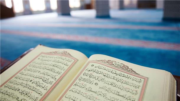 Dänemark plant Haftstrafen für Koranverbrennungen Der Koran ist die heilige Schrift des Islams.
