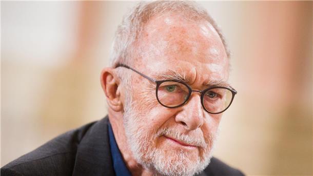 Der Künstler Gerhard Richter gibt 100 Werke nach Berlin.