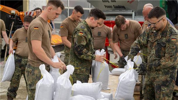 Hochwasser: Dauerregen sorgt für Extrem-Wochenende im Süden Der Landkreis Dillingen hat die Bundeswehr zur Unterstützung beim Kampf gegen das Hochwasser angefordert.