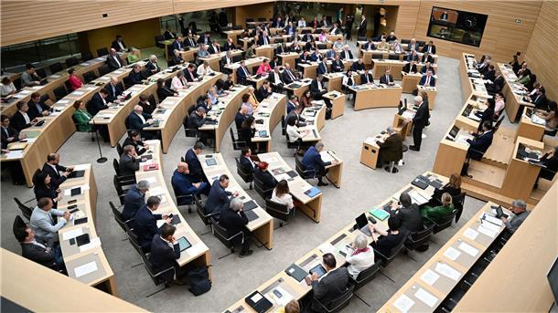 Hakenkreuz auf Stimmzettel im Stuttgarter Landtag geschmiert Der Landtag von Baden-Württemberg.