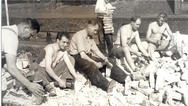 Der Lange Jammer überdauerte in Nordenham mehr als 80 Jahre Der Lange Jammer wurde ab 1956 abgebrochen. An den Resten bedienten sich auch die Abbehauser Schützen.