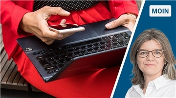 Frau mit Laptop