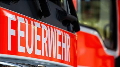 Der lebensgefährlich verletzte Mann musste von der Feuerwehr befreit werden. (Symbolbild)