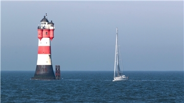 Der Leuchtturm Roter Sand gilt als erstes Offshore-Bauwerk der Welt und muss jetzt saniert werden. 