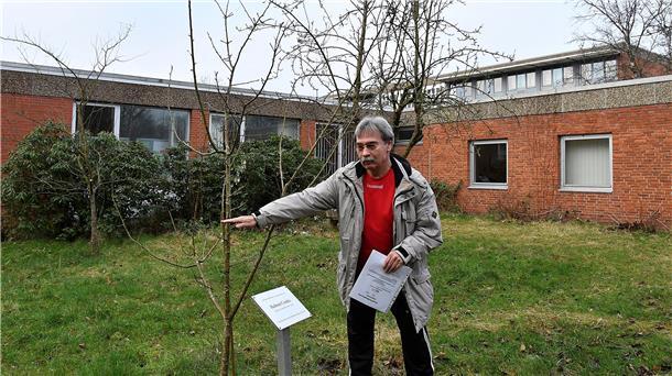 Ein Apfelbaum als Geschenk Der Lieblingsort von Helmut Cordes ist ein Apfelbaum, den ihm seine Schulklasse im Jahr 2014 schenkte.