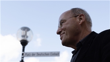 Der Linken-Politiker und Rechtsanwalt Gregor Gysi übernimmt die Verteidigung eines Klimaschutz-Demonstranten, der sich in Berlin vor dem Amtsgericht verantworten muss.