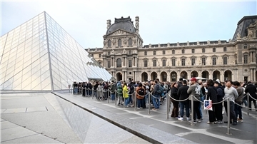 Der Louvre wurde nach dem Einbruch für Besucher geschlossen.