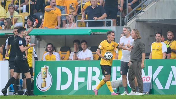 Mainz-Trainer Henriksen für ein Pokalspiel gesperrt Der Mainzer Trainer Bo Henriksen (r) ist für ein DFB-Pokalspiel gesperrt worden.