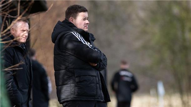Der Meckelser Trainer Jannick Block (links Betreuer Thorsten Holst) will mit seinem Team das Endspiel gegen den Kreismeister SG Unterstedt offen gestalten.