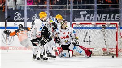 Der Moment der Entscheidung: Ein einziger Angriff reichten den Wolfsburgern in der Verlängerung, um sich durch Andy Miele mit dem 2:1 den Extra-Punkt zu sichern.