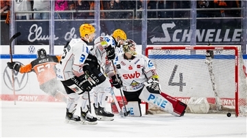 Der Moment der Entscheidung: Ein einziger Angriff reichten den Wolfsburgern in der Verlängerung, um sich durch Andy Miele mit dem 2:1 den Extra-Punkt zu sichern.