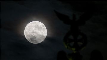 Der Mond kommt der Erde näher. (Archivbild)