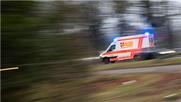 Der Motorradfahrer starb noch an der Unfallstelle. (Symbolbild)