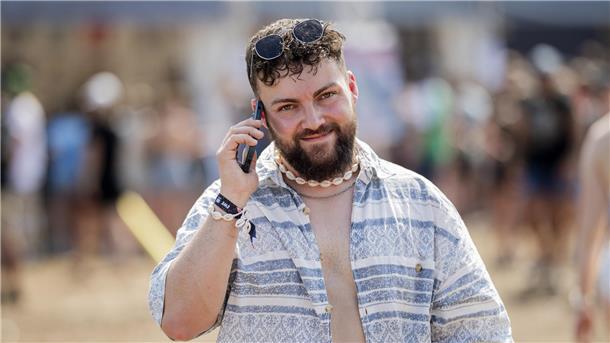 Deichbrand 2024: Das sind die schönsten Männer auf dem Festival Der Muschelketten-Träger.