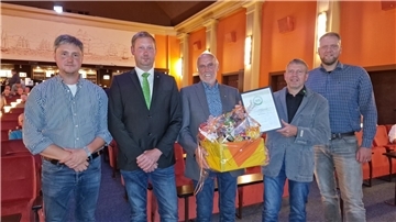 Neuer 2 Vorsitzender Hendrik Lübken, neuer Vorsitzender Douwe Wittbaard, Peter Cornelius, 3. Vorsitzender Rainer Mönnich und Heiko Haschen von der Landwirtschaftskammer Bezirksstelle Nord.