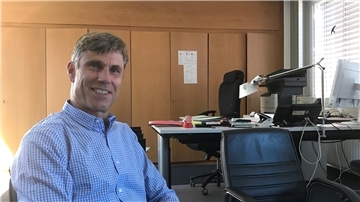 Der neue Chef Burkhard Vonnahme in seinem Büro in der Staatsanwaltschaft Stade. Zu seinem Landgerichtsbezirk gehört auch das Amtsgericht Geestland. 