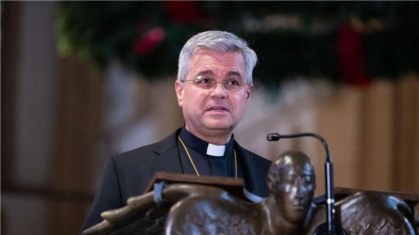 Papst ernennt neue Erzbischöfe von Paderborn und Bamberg Der neue Erzbischof von Paderborn, Udo Markus Bentz, spricht im Paderborner Dom.
