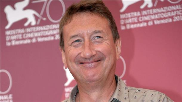 Der neue James-Bond-Drehbuchautor Steven Knight ist vor allem als Schöpfer der Hitserie „Peaky Blinders“ bekannt.