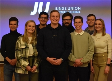 Der neue JU-Vorstand (von links, hintere Reihe): Jan Hensel, Josh Heitmann, Tim Waltz, Marek Fenske. Vordere Reihe: Antonia Brunkhorst, Jannis Detjen, Kilian Burmester, Charlotte Brunkhorst