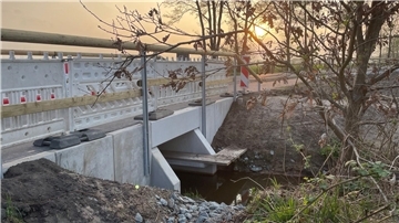 Der neue Radweg zwischen Dipshorn und Otterstedt ist fertig - samt Holzsteg, einem sogenannten Ottersteg.