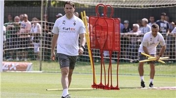 Der neue Trainer Gerardo Seoane kommt bislang gut an bei Borussia Mönchengladbach.