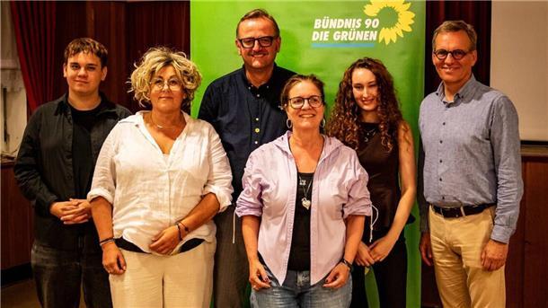 Rotenburger Grüne wählen Ruzicka und Kielau zu ihren Spitzenvertretern Der neue Vorstand des Grünen-Kreisverbands: Von links: Aiden-Prince Diaz Salazar, Anuschka Weinberg, Sven Kielau, Susanne Mrugalla, Canina Ruzicka und Volker Harling