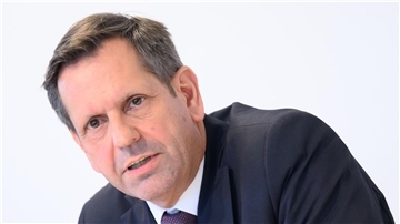 Der niedersächsische Ministerpräsident Olaf Lies will „mit neuem Realitätssinn zur klimaneutralen Mobilität“. (Archivbild)