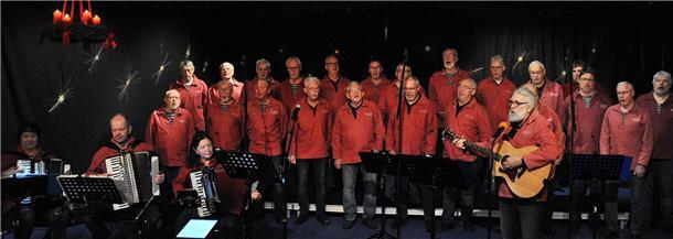 Der Nordenhamer Shantychor hat sein Publikum beim Weihnachtskonzert im Güterschuppen begeistert.