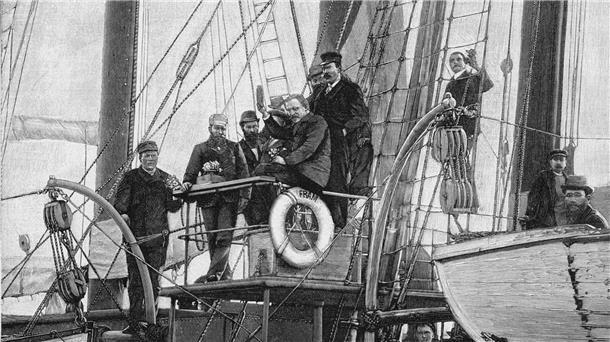 Der norwegische Polarforscher Fridtjof Nansen (Mitte) und seine Mannschaft auf der „Fram“ zu Beginn der Expedition 1893 (Holzstich nach Photographie).