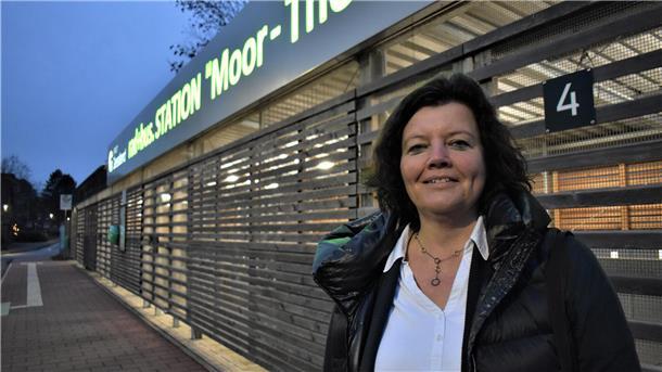 Gabi Kasten an der rad+bus.Station in Bad Bederkesa