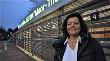 Gabi Kasten an der rad+bus.Station in Bad Bederkesa