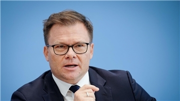 Der Ostbeauftragte Carsten Schneider über seine Funktion: „Solange der Aufholprozess noch nicht im Überholprozess gelandet ist, glaub ich, brauchen wir aber im Kanzleramt diese Funktion.“