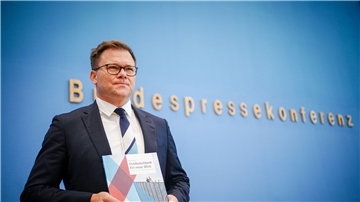 Der Ostbeauftragte der Bundesregierung, Carsten Schneider.