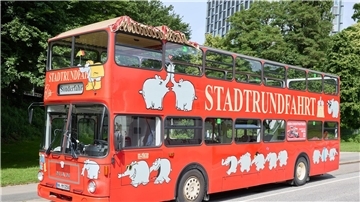 Der Ottifanten-Doppeldeckerbus kann bereits in der Stadt gesichtet werden.