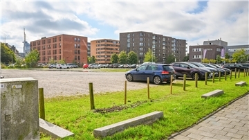 Parkplatz an der sogenannten Alten Feuerwache: Kreuzung  Querstraße und Barkhausenstraße in Bremerhaven.  