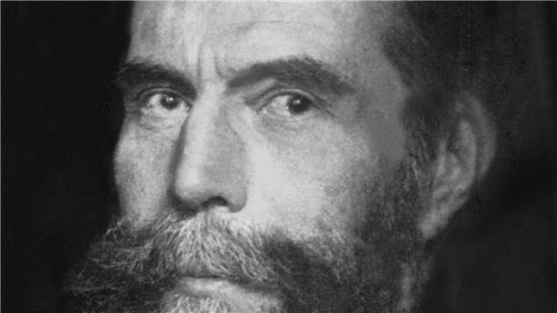 Der Physiker Wilhelm Conrad Röntgen entdeckte die besonderen Strahlen zufällig.