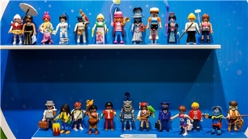 Der Playmobil-Mutterkonzern baut weltweit rund 700 Stellen ab, davon rund 370 in Deutschland.