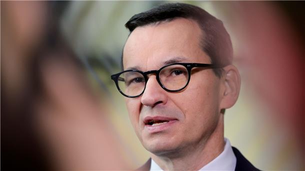 US-Firma erhält Auftrag für erstes Atomkraftwerk in Polen Der polnische Ministerpräsident Mateusz Morawiecki spricht mit Journalisten, als er zu einem EU-Gipfel in Brüssel eintrifft.