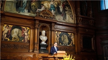 Der polnische Ministerpräsident Mateusz Morawiecki spricht in der Alten Aula der Universität Heidelberg.