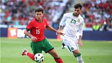Der Portugiese Joao Neves hat einen Fünfjahresvertrag bei Paris Saint-Germain unterschrieben.