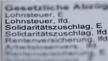 Der Posten Solidaritätszuschlag ist auf einer Lohnabrechnung zu sehen.