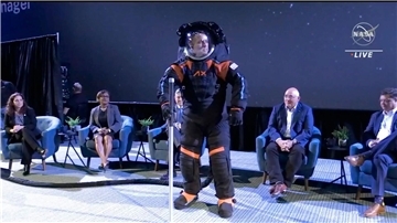 Der Prototyp eines Raumanzugs der Firma Axiom Space für die Nasa.