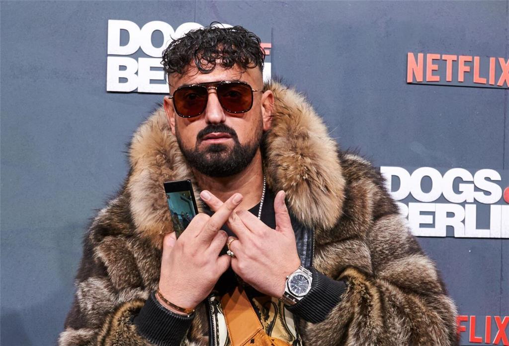 Der Rapper Haftbefehl bekommt eine Doku - der Film ist keine bedingungslose Huldigung des 39-jährigen Aykut Anhan. (Archivbild)
