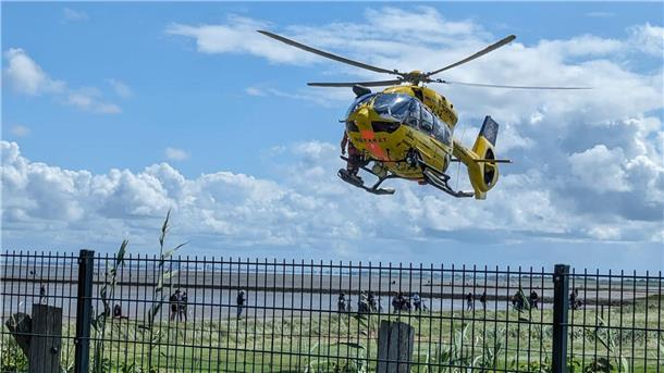 Der Rettungshubschrauber "Christoph 26" hat den Urlauber aus dem Watt geborgen.