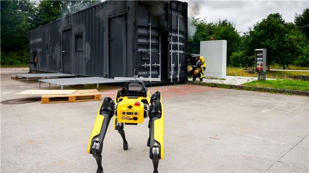 Ein Roboter trainiert für Waldbrände Der Roboter heißt Byte und soll lernen, Feuer zu bekämpfen.